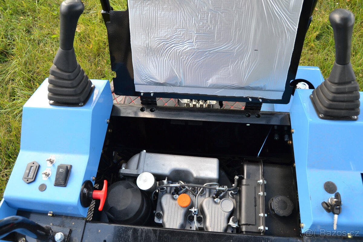 miniBagr HT 1500kg naftový dvouválec 19koní - 15