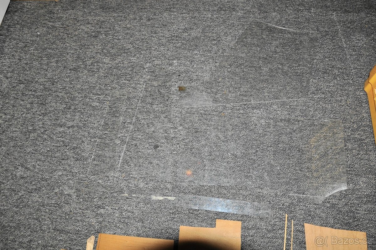 MODEL DŘEVĚNÉ LODI S MATERIÁLEM, DVA MOTORY, SERVO - 15