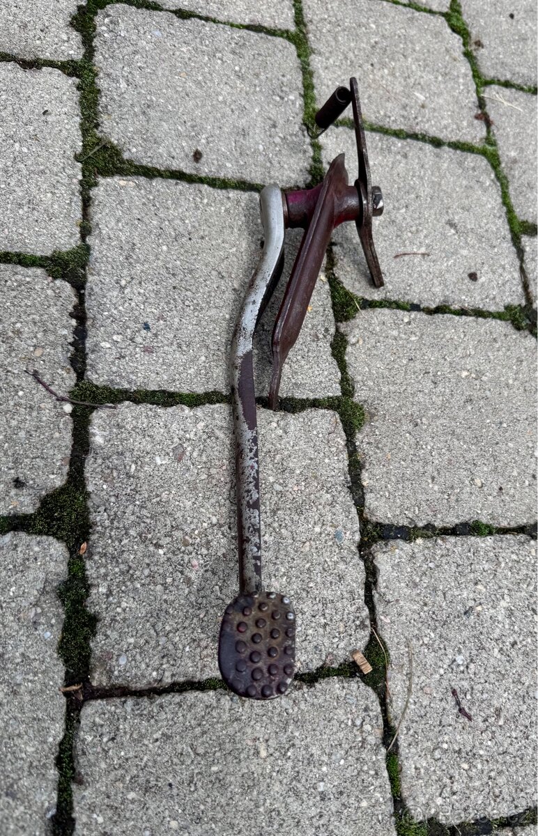 Jawa ČZ kývačka, ČZ - brzdové páky - 15