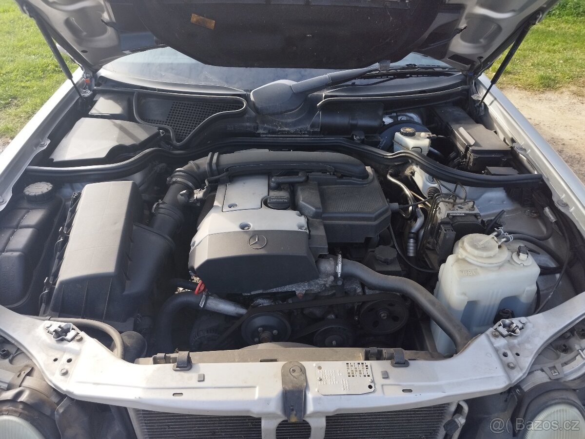 Mercedes-Benz E 230 i manuál - 15