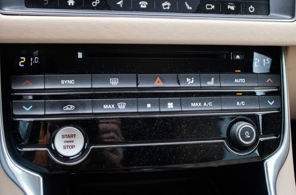 Jaguar XF 177kW (2017) - 15