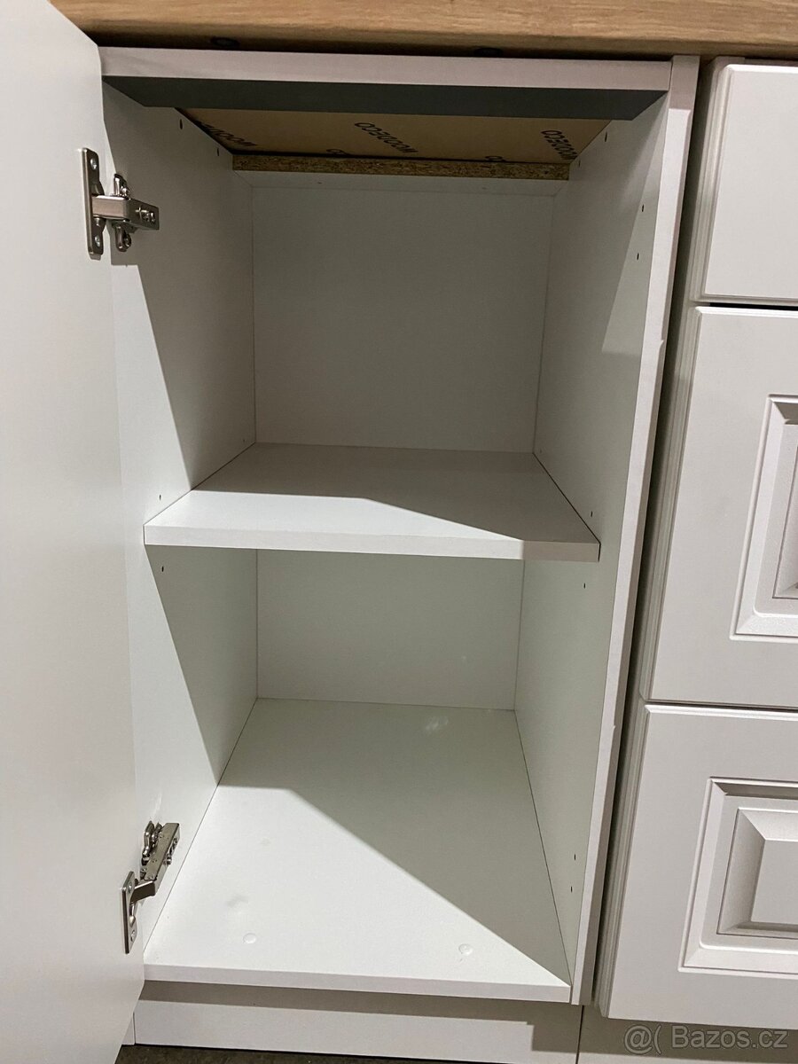 Moderní kuchyňská linka bez spotřebiči - 15
