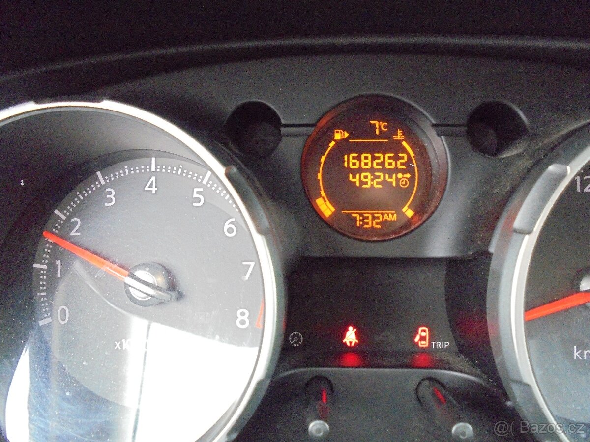 Nissan Qashqai 2.0 benzín 4X4 - 15