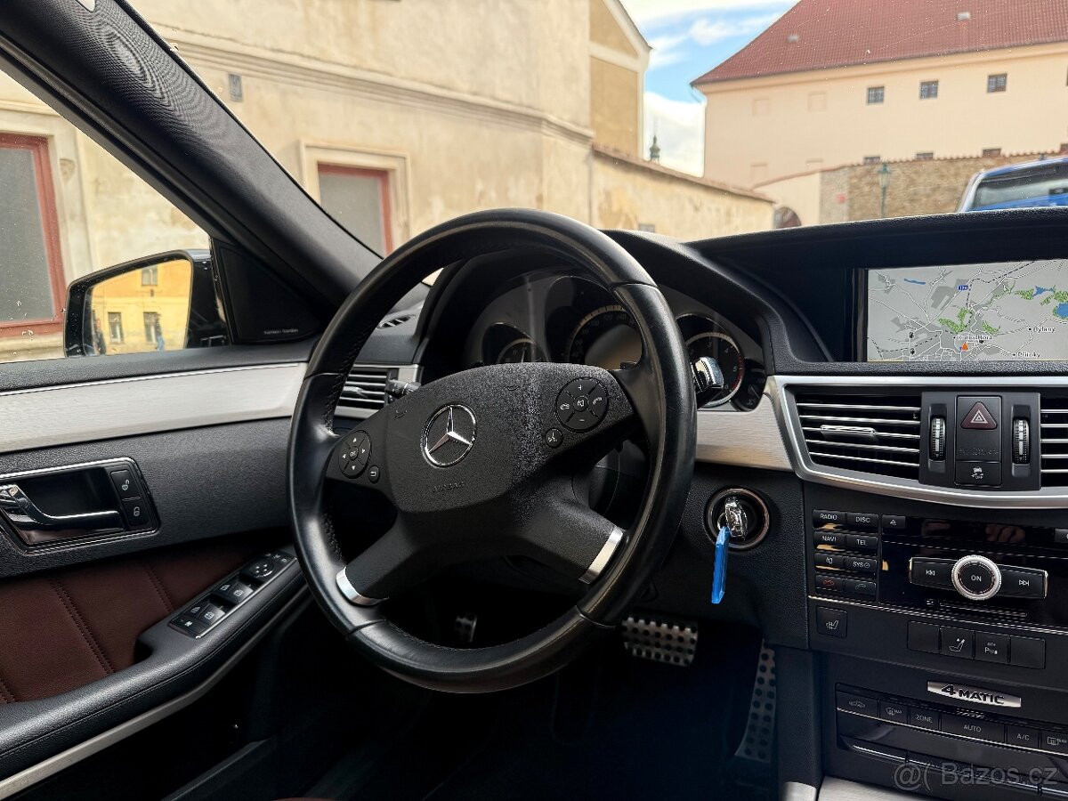 Mercedes Benz E350CDi AMG 4M Panorama Distr Harman Vzduch - 15