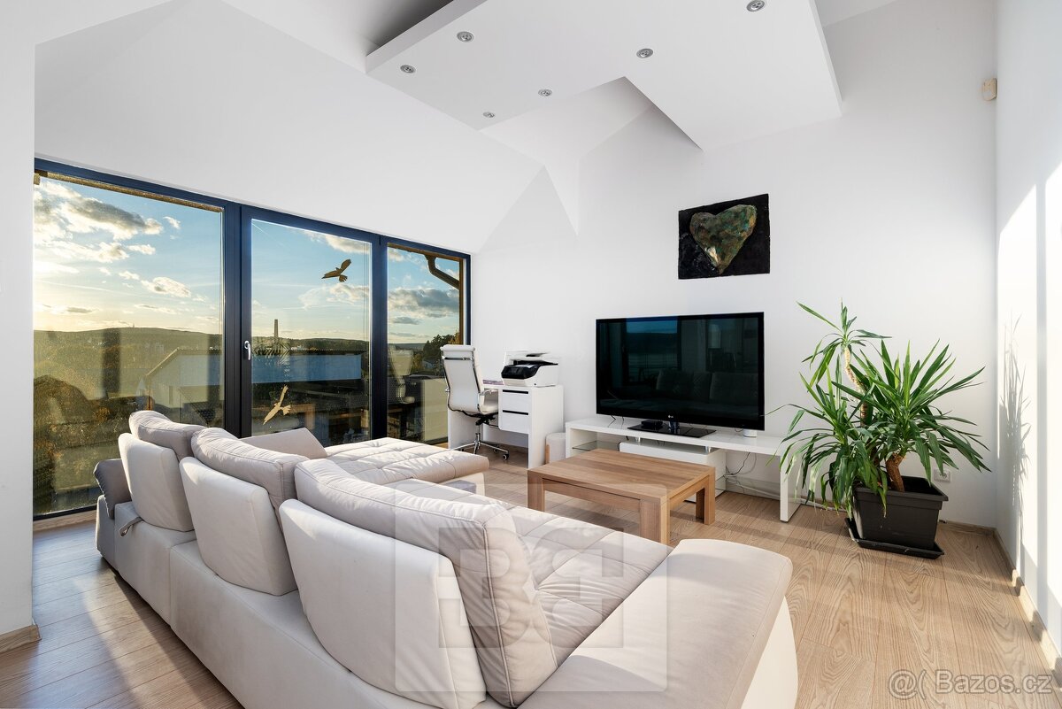 Prodej patrového rodinného domu se zaradou v Třemošné, 1270m - 15