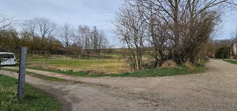 Stavební pozemek v obci Blevice, cca 15 km od Prahy - 15