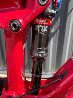 Trek Slash 9.7 Cobra Blood to Magenta Fade, Carbon - 15