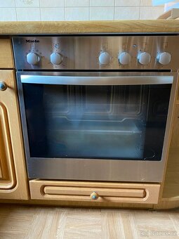 Hnědá kuchyňská linka z Německa se spotřebiči - 15