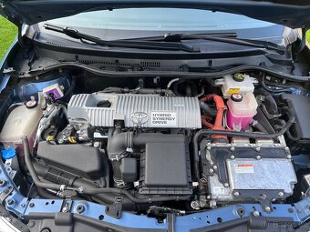 Toyota Auris 1.8 hybrid kombi - 15