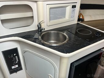 Prodám kajutovou loď Rinker 242 Fiesta vee - 15