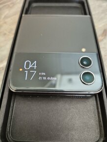 Samsung Galaxy Z Flip 4 - 15