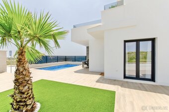 Moderní dvoupodlažní dům 4+kk o ploše 119 m² Španělsko - 15