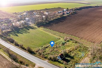 Pozemek/vinný sklep/ubytování, investiční charakter, k.ú. Vr - 15