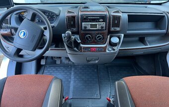 Obytné auto Fiat - Joint , podél lůžka servisní historie - 15