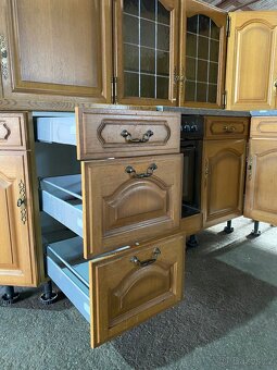 Masivní kuchyňská linka z Německa se spotřebiči - 15