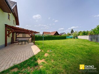 Moderní dům s garáží a zahradou - 15