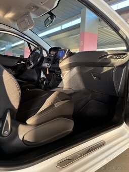 Peugeot 208 - max výbava - 15
