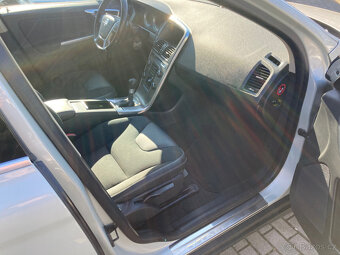Volvo XC60 2,0 D4 5VÁLEC 120KW MAN 2WD NAVI ČR SPZ SERVISOVA - 15