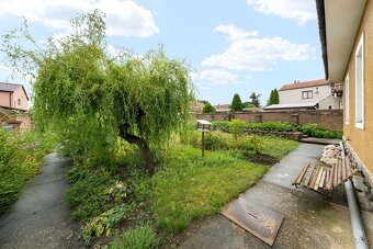 RODINNÝ DŮM 4+1 SE ZAHRADOU VE VELVARECH, ev.č. 00393 - 15