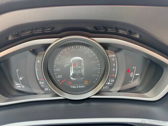 Volvo V40 D3 110 kW, 2017, 1. majitel, nezávislé topení - 15