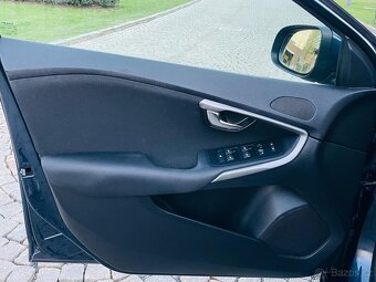 Volvo V40 2.0D3 5VÁLEC MANUÁL KAMERA ODPOČET DPH 1 MAJITEL - 15