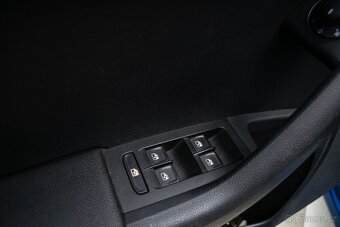 Škoda Octavia Combi 2.0 TDI RS DSG 4x4 Modrá - 15