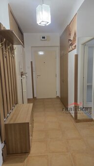 Prodej velkého bytu 3+1, 73m2, s balkónem, zahradou a parkov - 15