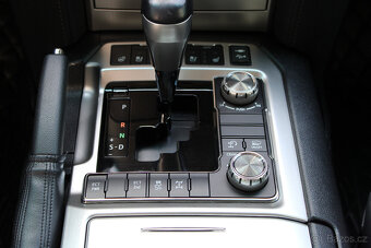 Toyota Land Cruiser 200 4.5 D4-D V8 / 69.850 km / 183kW - 15