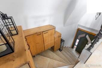 Prostorný byt 5+1 (114 m²) v klidné části Karlových Varů – F - 15
