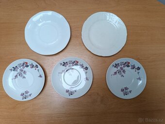 Sklo a porcelán, mosazná váza - 15