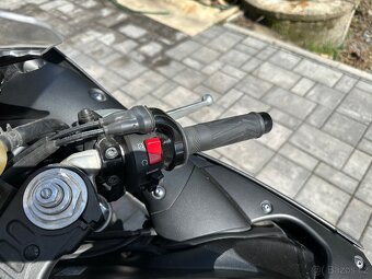 Yamaha YZF-R1 (2013), Akrapovič, 29 600 km – krásný stav - 15