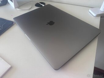 Apple MacBook Pro 15" (2017) 16GB/512GB Space Grey - 15