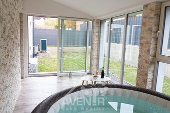 Prodej moderních rodinných domů ve výstavbě v klidném prostř - 15