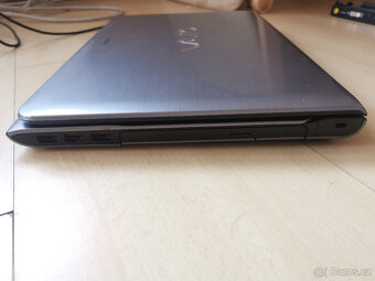 SONY VAIO SVE1511H1ESI - výborný stav - 15