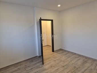 Pronájem bytu 3+1, 84 m2, balkon, sklep, Sluhy - 15