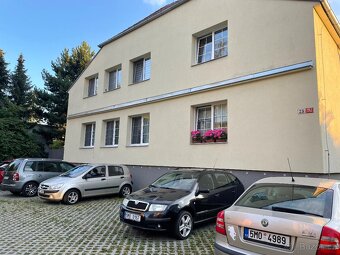 Krásný slunný byt2+1včetně stání pro auto a části pozemku). - 15