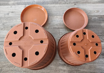 Sada 9 ks květináčů + 6 ks květníků - 15