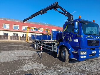 Valník s hydraulickým jeřábem HMF - 15