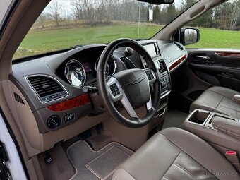 Chrysler Town country - 15