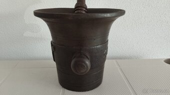 Starý válečný litinový hmoždíř s dělem a rokem 1914-1917 - 15