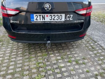 Škoda Superb 2,0 TDI DSG r.v. 2016 combi černé, tažné - 15