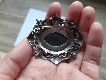 Stříbrná brož s onyxem - 15