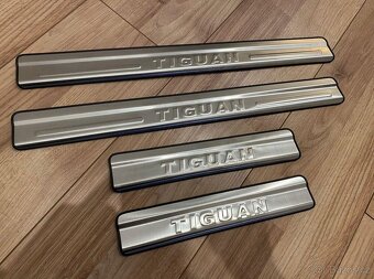 OCHRANNE DEKORACNE PRAHOVE LISTY - 15