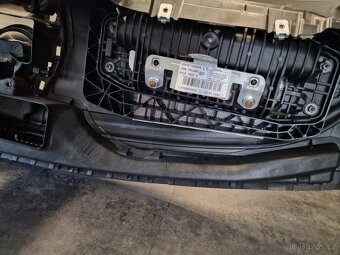 Mercedes C W205 interiér - 15