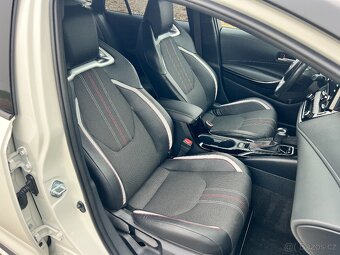 ► TOYOTA COROLLA 1.8 HYBRID GR SPORT E-CVT LED-KAMERA-TAŽNÉ - 15