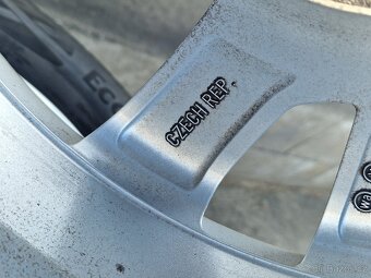 225/60/17 Originál ALU kola Hyundai ix35 5x114,3 - 15