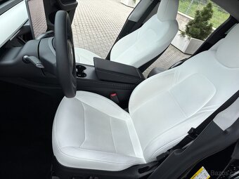 Tesla Model Y - 15