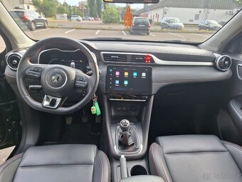 MG  ZS - 15
