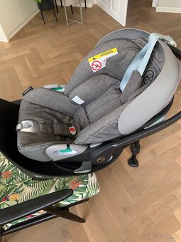 Autosedačka Cloud Z2 i-Size Plus 2022 + Isofix (otočná zákla - 15