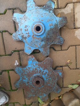 Prodám pravítko k obráběcím strojům,motor 5.5kw,vozíky - 15